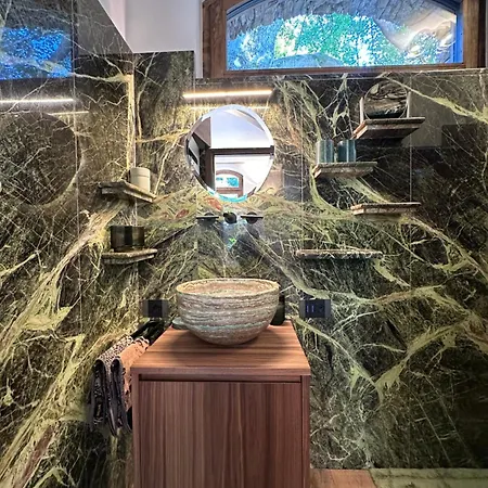 Panzió Private Luxury & Silence Retreat With Spectacular View Over The Maggiore 4*