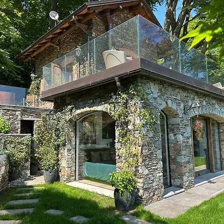 Private Luxury & Silence Retreat With Spectacular View Over The Maggiore Frühstückspension