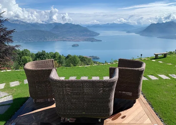 住宿加早餐酒店 Private Luxury & Silence Retreat With Spectacular View Over The Maggiore 斯特雷萨