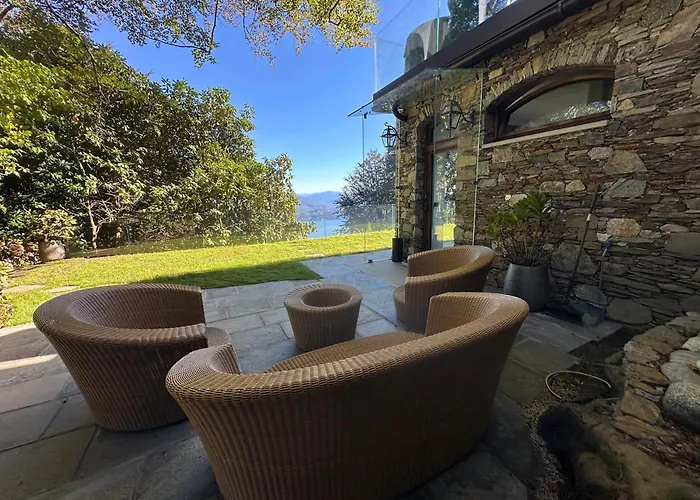 Private Luxury & Silence Retreat With Spectacular View Over The Maggiore 住宿加早餐酒店 4*